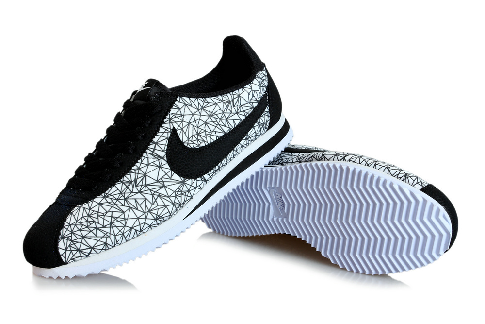 Nike Cortez Gump couleurs melangees geometriques blanches des femmes noires (1)